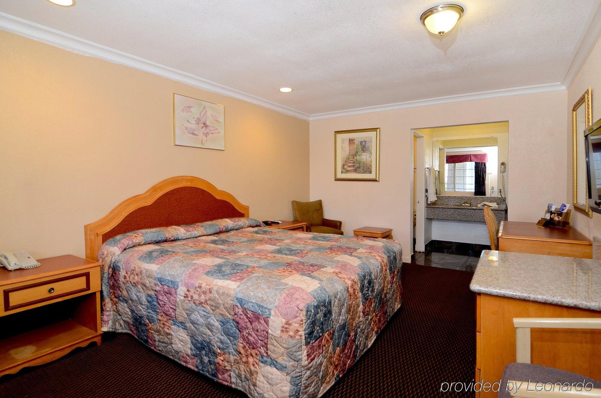 Americas Best Value Inn Corona Cameră foto