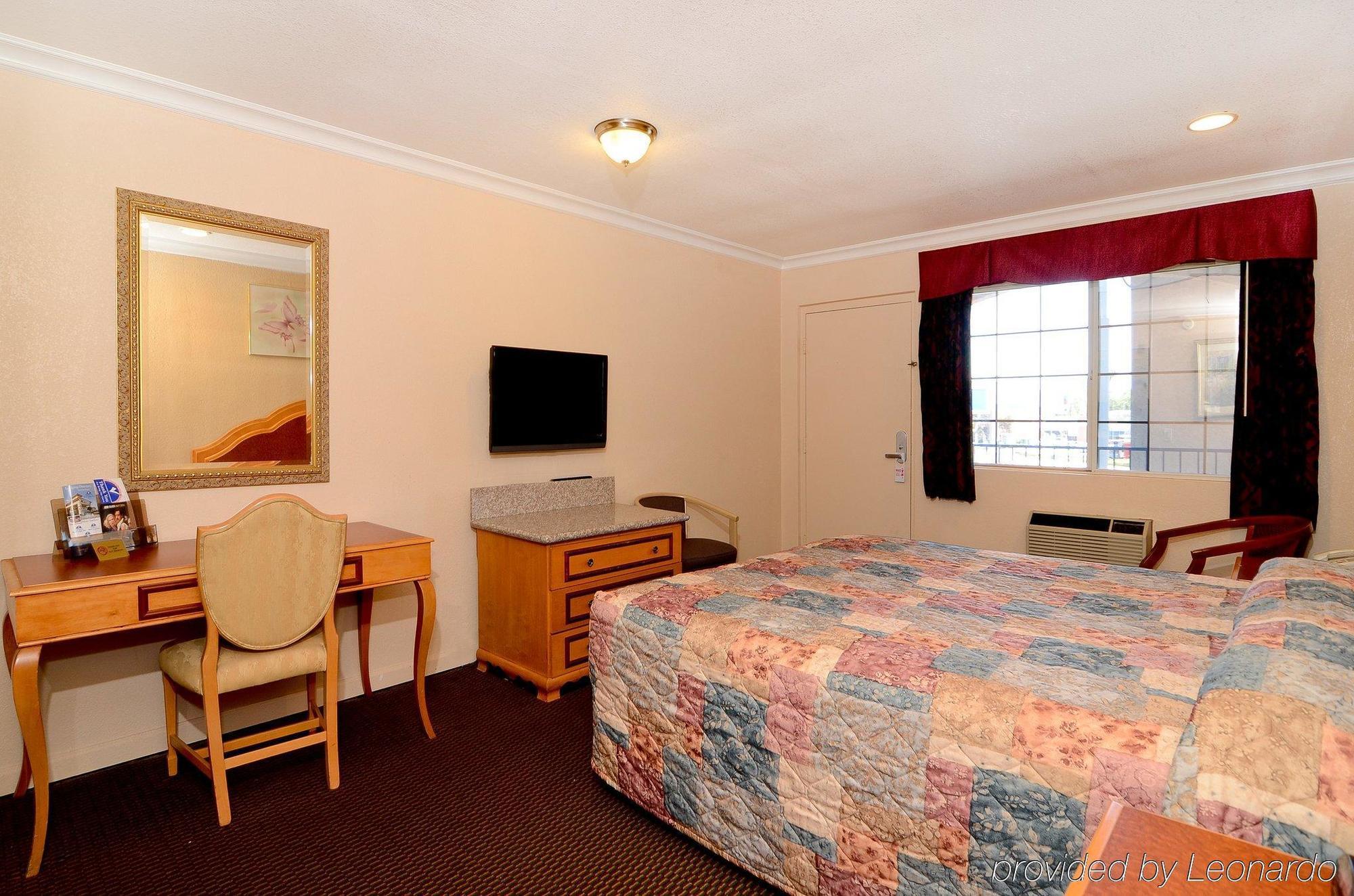 Americas Best Value Inn Corona Cameră foto